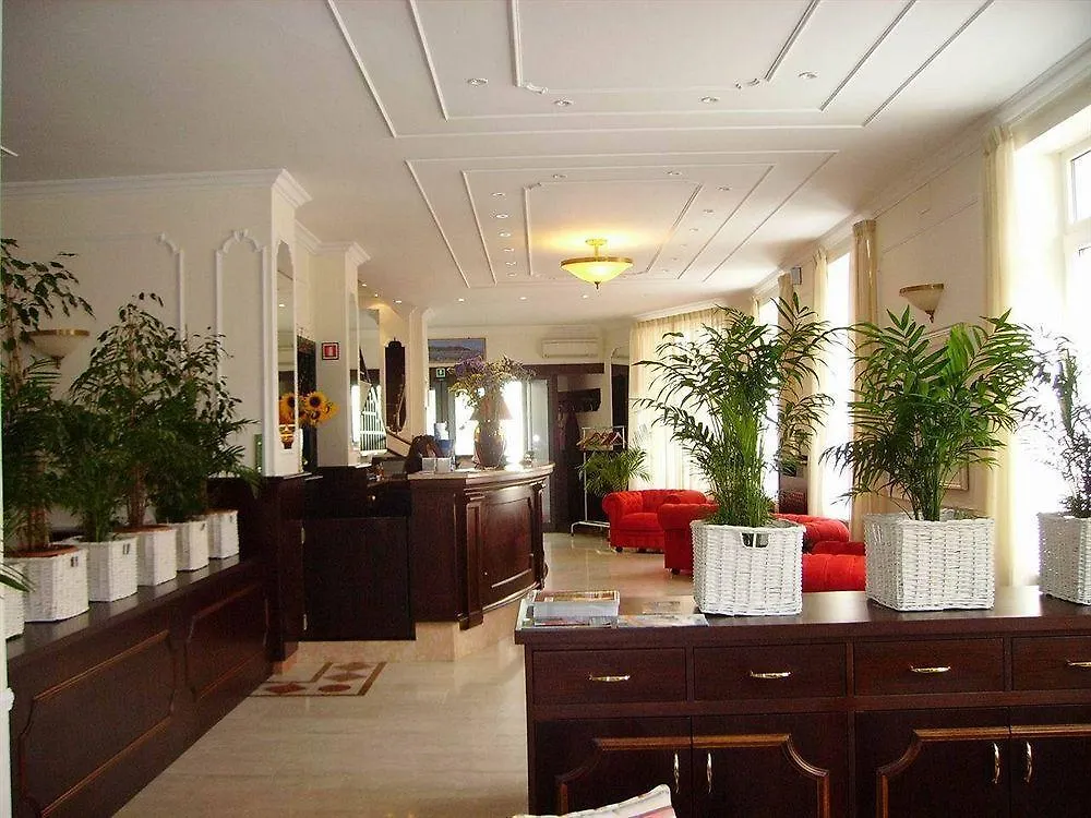 Hotel Riviera ヴァラッツェ イタリア